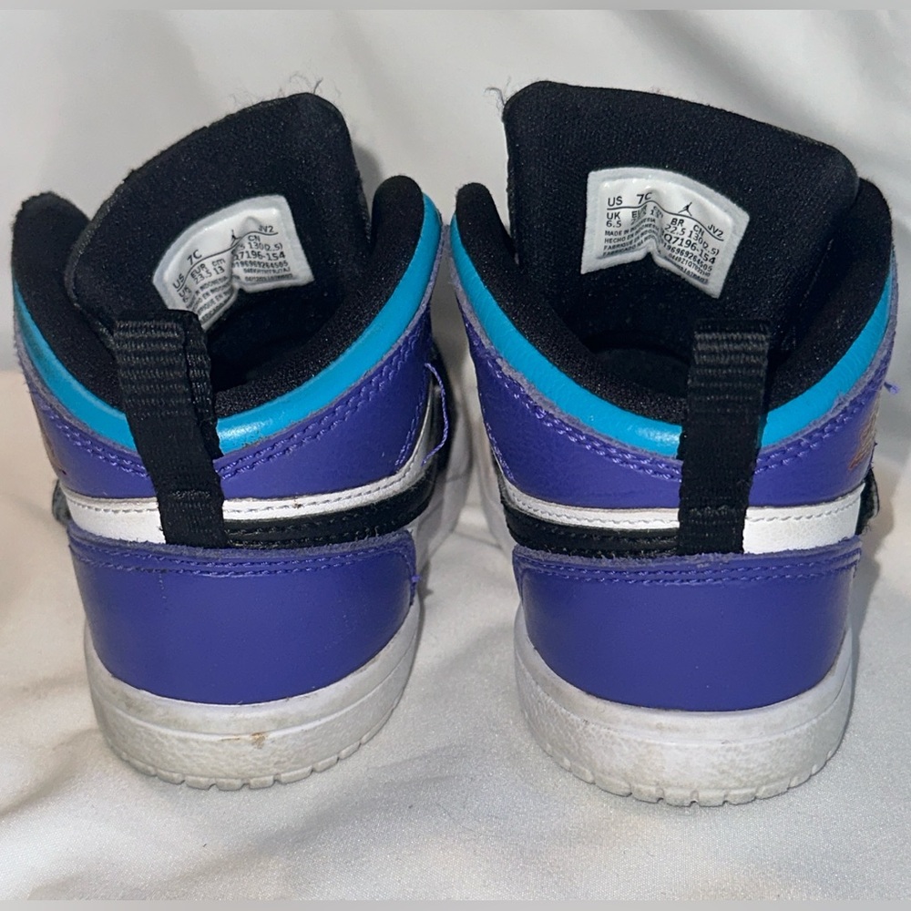 Toddler Jordan Black and White High-Top Sneakers - Picture 7 of 10